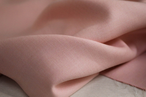 意大利进口浪漫粉色双面可揭开斜纹哔叽抗皱精纺羊毛设计师布料