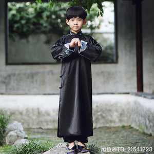 男童汉服民国服装，参考身高150，袖子上花纹为刺绣，孩子学校