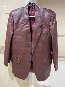 男式皮衣西服。上海北半球牌子的几乎全新。 XXL号。上海北半