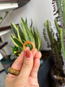天然花玉红皮子鸡油黄指环内径16.3mm这个颜色太好看啦！油