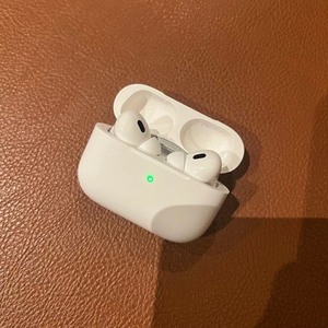 Apple AirPods Pro降噪无线蓝牙耳机带充电盒，