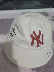 MLB Yankees米色渔夫帽，9成新，运动品牌店购入。5