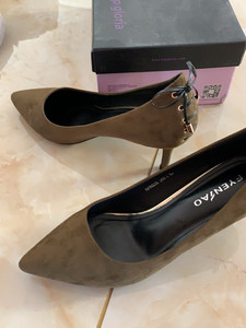 女士大码高跟鞋  夹头  单鞋 纯皮 逢叶鸟品牌 商场购买。