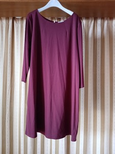全新未穿，H&M大码剪标针织连衣裙样衣。高贵的枣红色，简洁大