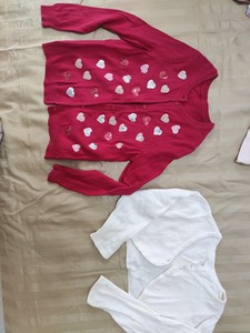hm全棉宝宝针织衫开衫110码90码，红色10元，白色9元，