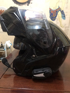 马鲁申碳纤维揭面头盔，配V3蓝牙耳机，摩旅神奇，成色如图，安