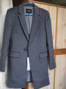 三弦全新带标灰色男士大衣风衣65%羊毛，50一件可自提