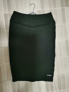modifier莫丽菲尔通勤职业中筒短裙，墨绿色，比图片颜色