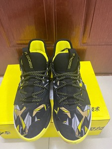 出售一双充新好成色耐克保罗乔治pg3曼巴精神黑黄配色篮球鞋，