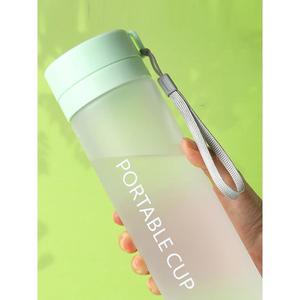 水杯大容量运动新款磨砂塑料茶杯子户外便携提绳塑料杯PC材质水瓶