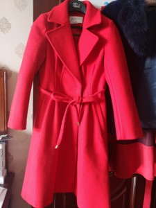 雅奴天使品牌大衣，M号（160/84A）大红色外套，个人闲置