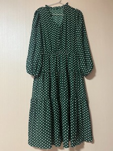 #时尚潮流穿搭 非欧时力 貌似是恩瑞妮的绿色波点长袖连衣裙X