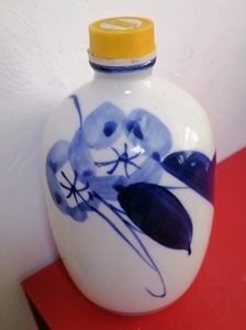 玉风窑手绘瓷瓶，500mL，高18.5公分，品相完好无磕碰，