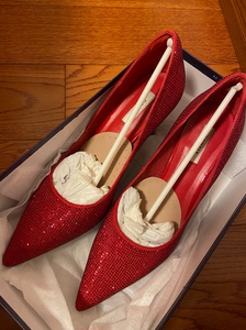 康莉37码红色高跟鞋购于商场专柜！穿过一次，几乎全新没什么穿