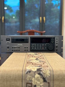 索尼PCM-R500数码磁带录音机，外观有轻微划痕录放功能正