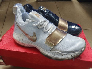 42码NIKE  PG1代黑白金鸳鸯配色，pg 保罗乔治id