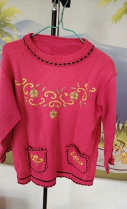 女针织衫，女毛衣外套，套头圆领毛衣。玫红色，商场购买的，非常