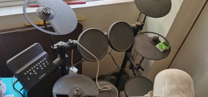 雅马哈dtx430k电子鼓，五鼓四镲，娃娃学鼓买的，现在不用
