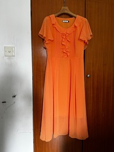 品味元素夏款连衣长裙，基本全新，橙黄色，不退不换！