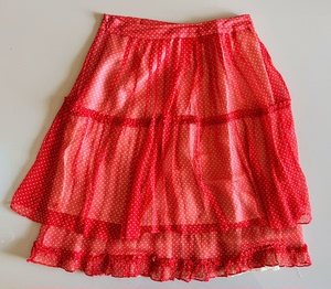 【转卖+赠品1】韩国桑蚕丝短裙，正红色两层纱裙，很有层次感。