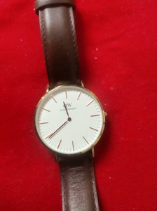 低价出    DW  (&vintage） 男式手表一块。时