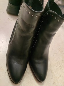Le saunda莱尔斯丹 冬款女靴子高跟铆钉短靴 AT77