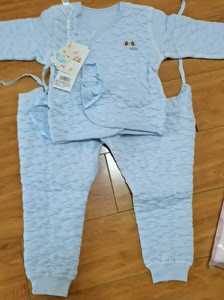 母婴店亏本清仓。婴悦家婴儿保暖内衣套装，蓝色59码3个月穿3