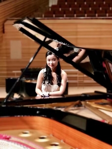 静安徐汇上门钢琴家教 老师钢琴师范专业 教学十余年 演视奏乐