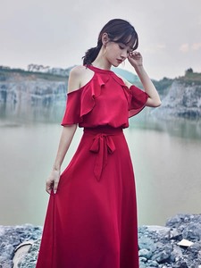 only红色。长裙。可以订婚，海边……实物很美。