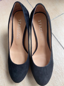 思加图女鞋，黑色36码，全新，正品保证，水台底3厘米，很高9