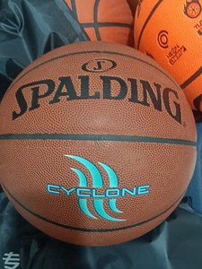 二手斯伯丁飓风76-884Y七号篮球，正品支持鉴定，低价出售