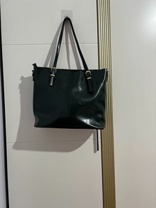 全皮女包墨绿色36x27x12,原价300,购于女装店，品牌