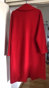 有捡漏的来看，长款红色大衣，品牌一诺，号码L185/88A，
