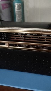 红灯2j8一1收音机，怀旧古董上海无线电厂生产，收台多，音质