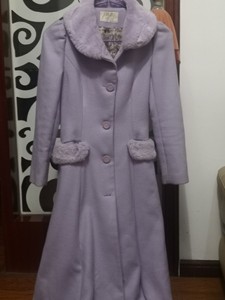 筱姿长款毛料大衣浅紫色很干净的颜色，款式美美哒很修身，长款飘