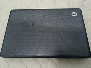 HP惠普G42笔记本，能开机，屏破，屏背面外壳被敲击导致屏幕