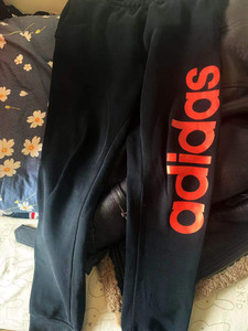 阿迪达斯运动长裤缩腿裤黑色L码，男女款，标准码175/A，黑