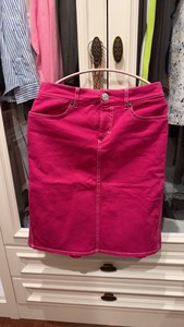 ESCADA意大利品牌玫红色牛仔鱼尾短裙，适合120斤内宝宝