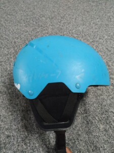 迪卡侬wedze滑雪头盔样品盔XS码一个，样品盔保存不当有发