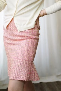 ESCADA 水粉色银丝线粗花呢包臀鱼尾短裙. 羊毛混纺.