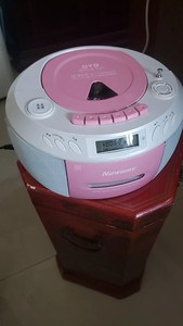 纽曼面包机cd播放机功能多可以插u盘，可以听收音机，机器磁带