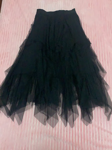 黑色纱裙，材质柔软很有层次感！全新，无吊牌！均码