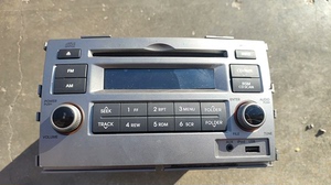 起亚福瑞迪中控带cd机收音机，原厂拆件，一次没用。