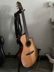 雅马哈NTX700（单面）古典电箱吉他