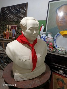 1968年的毛主席石膏像，高度80宽度60.