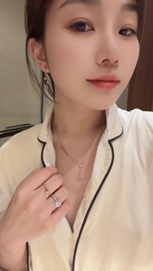 潮宏基珠宝 哆啦A梦系列 一套 项链 耳环 戒指 在专柜买的