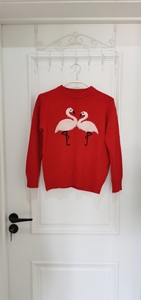 红色毛衣套头针织衫上衣，白色毛绒火烈鸟图案，需要可拍细节图，
