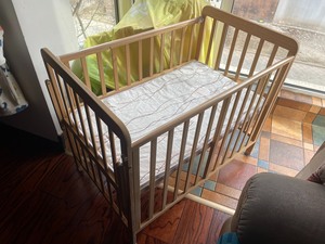 小龙哈彼好孩子婴儿床，儿童床。配天然椰棕床垫。纯实木，没用过