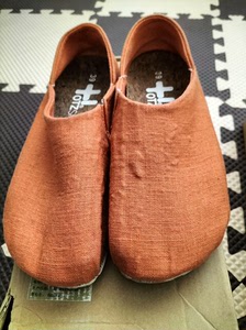 OTZ男女布鞋，已经洗干净，橘黄色鞋长250鞋码39、无破损
