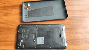 自己用的一台HTC T528D双卡手机，好几年不用了，原装电